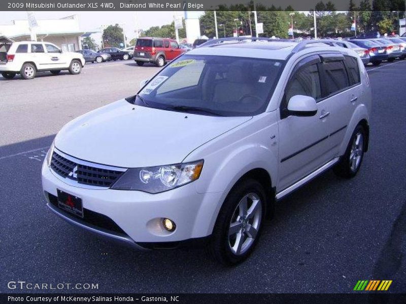 Diamond White Pearl / Beige 2009 Mitsubishi Outlander XLS 4WD