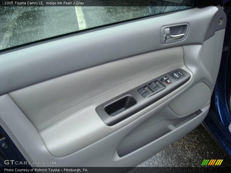 Indigo Ink Pearl / Gray 2005 Toyota Camry LE