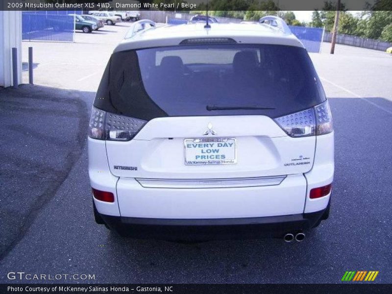 Diamond White Pearl / Beige 2009 Mitsubishi Outlander XLS 4WD