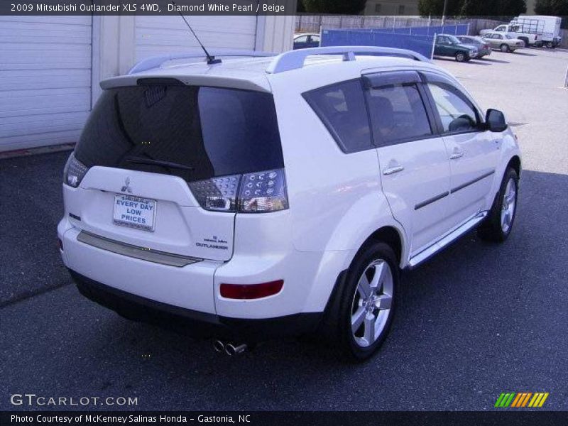 Diamond White Pearl / Beige 2009 Mitsubishi Outlander XLS 4WD