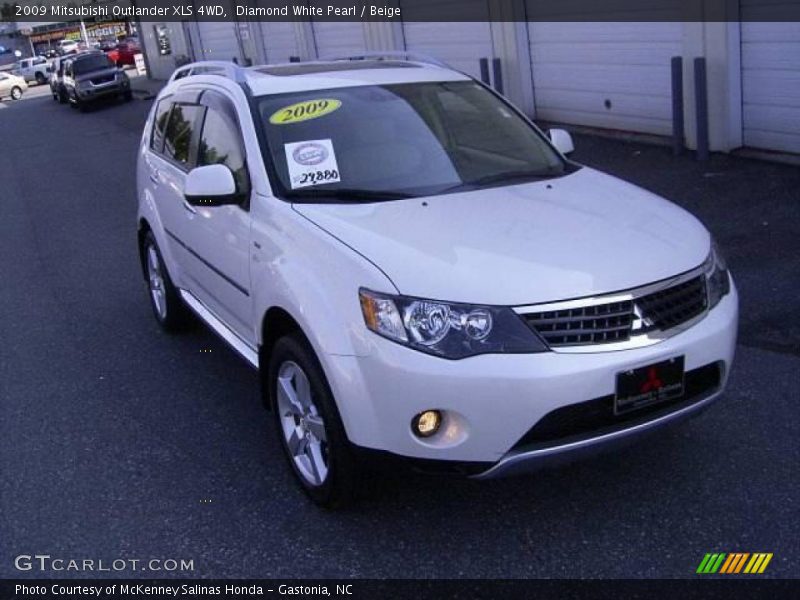Diamond White Pearl / Beige 2009 Mitsubishi Outlander XLS 4WD