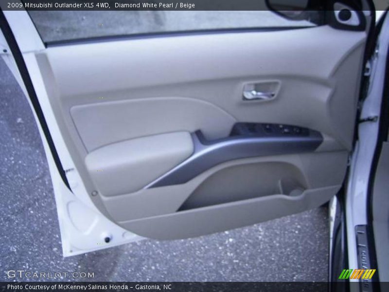 Diamond White Pearl / Beige 2009 Mitsubishi Outlander XLS 4WD