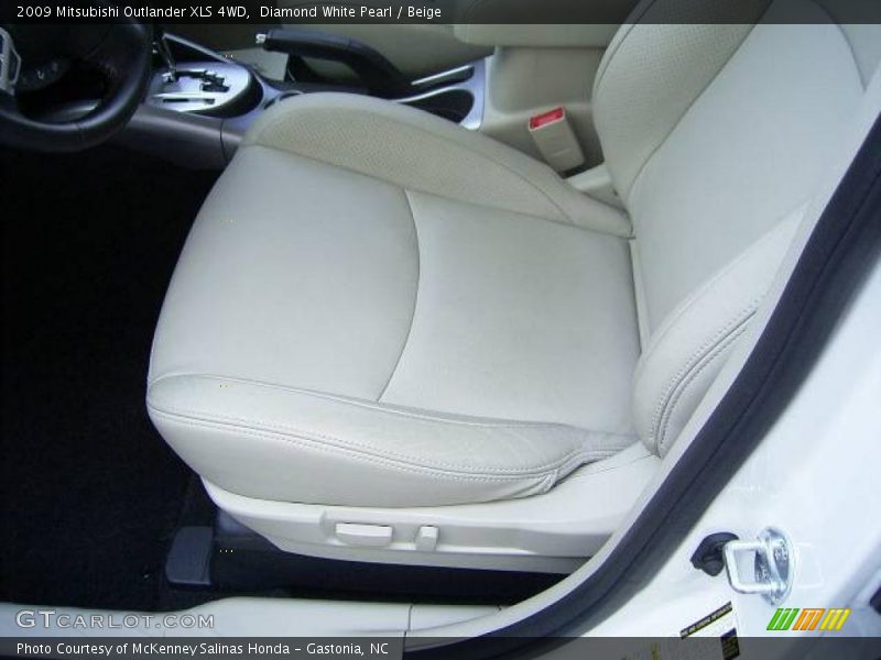 Diamond White Pearl / Beige 2009 Mitsubishi Outlander XLS 4WD