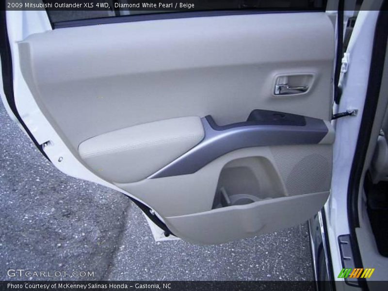 Diamond White Pearl / Beige 2009 Mitsubishi Outlander XLS 4WD
