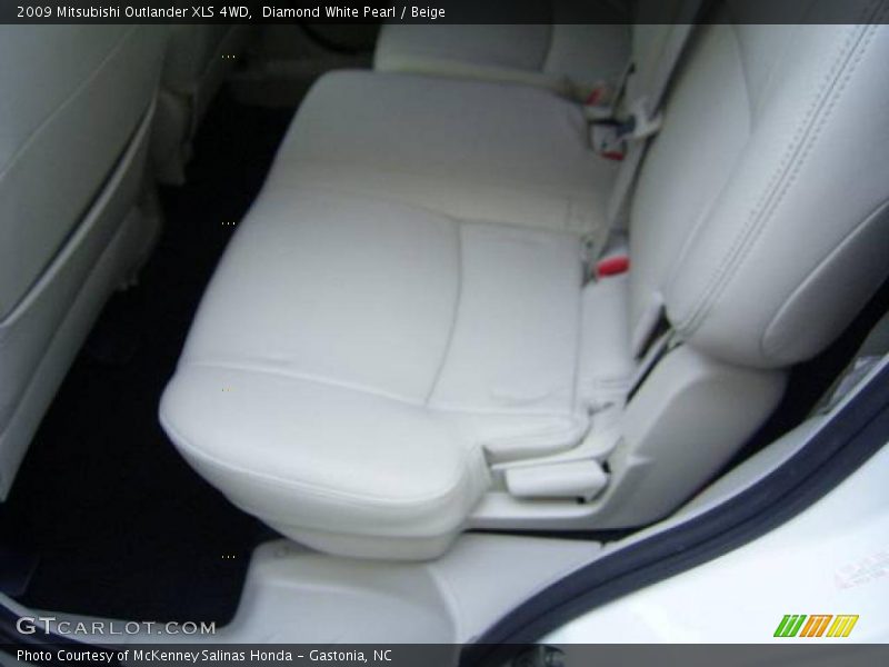 Diamond White Pearl / Beige 2009 Mitsubishi Outlander XLS 4WD