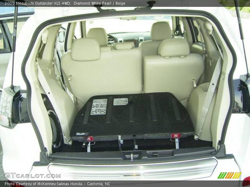 Diamond White Pearl / Beige 2009 Mitsubishi Outlander XLS 4WD