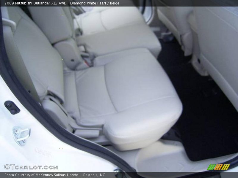 Diamond White Pearl / Beige 2009 Mitsubishi Outlander XLS 4WD