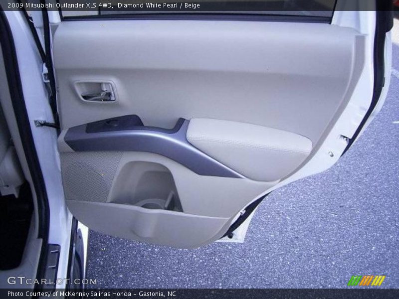 Diamond White Pearl / Beige 2009 Mitsubishi Outlander XLS 4WD