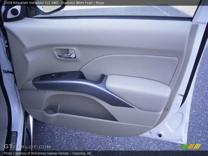 Diamond White Pearl / Beige 2009 Mitsubishi Outlander XLS 4WD