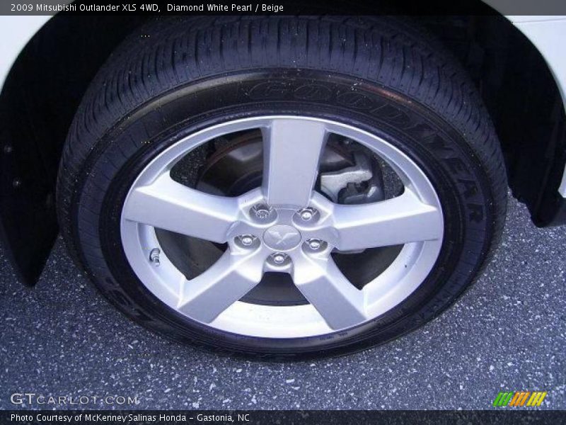 Diamond White Pearl / Beige 2009 Mitsubishi Outlander XLS 4WD
