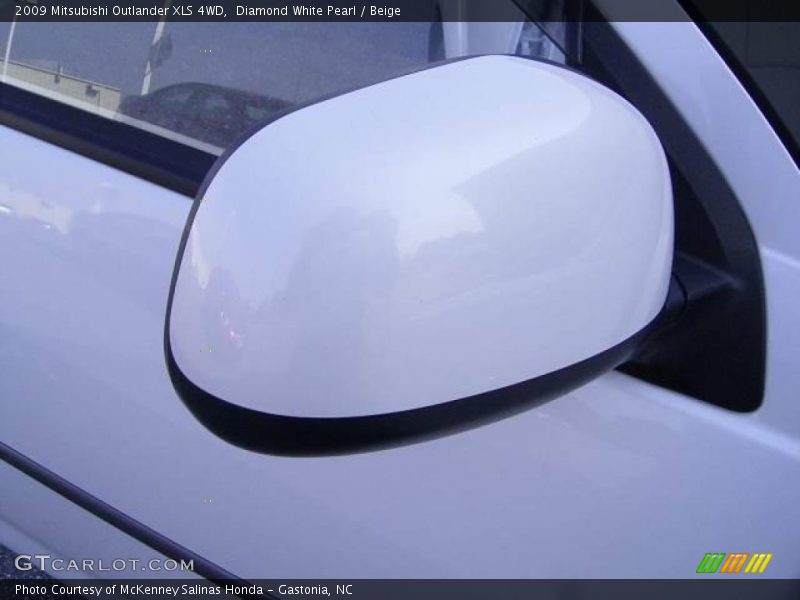 Diamond White Pearl / Beige 2009 Mitsubishi Outlander XLS 4WD