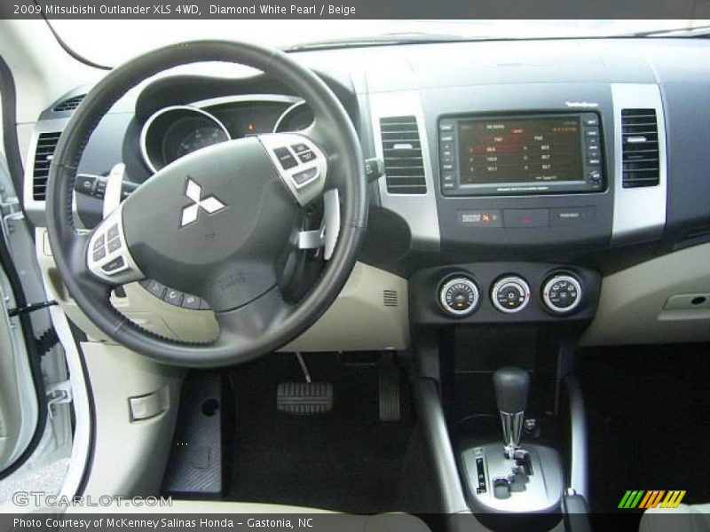 Diamond White Pearl / Beige 2009 Mitsubishi Outlander XLS 4WD