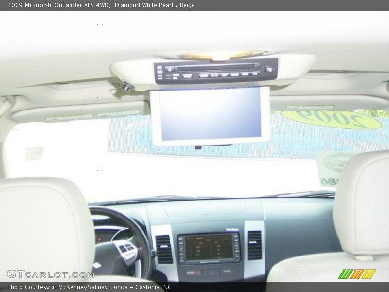 Diamond White Pearl / Beige 2009 Mitsubishi Outlander XLS 4WD