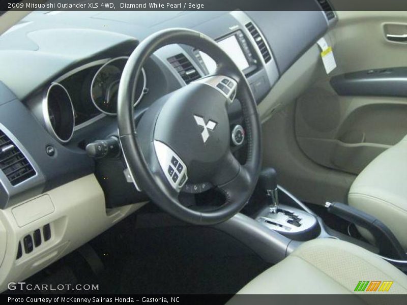 Diamond White Pearl / Beige 2009 Mitsubishi Outlander XLS 4WD