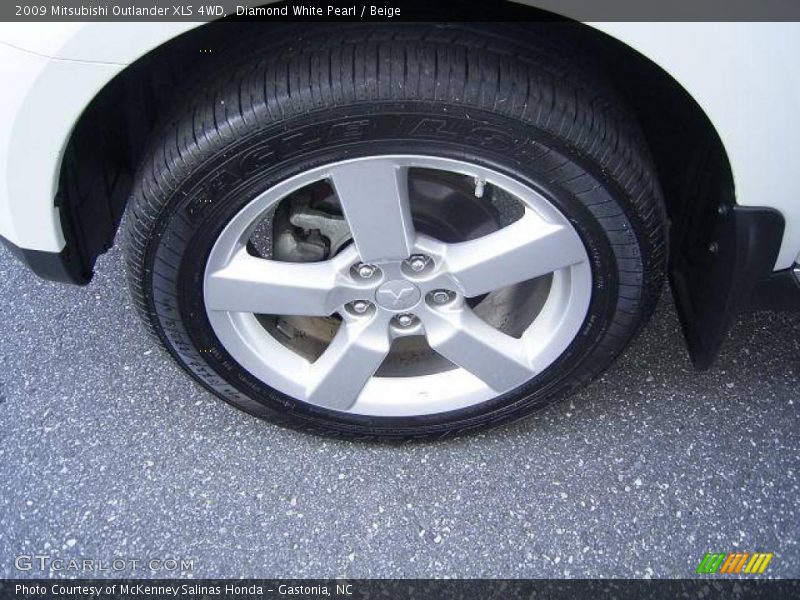 Diamond White Pearl / Beige 2009 Mitsubishi Outlander XLS 4WD