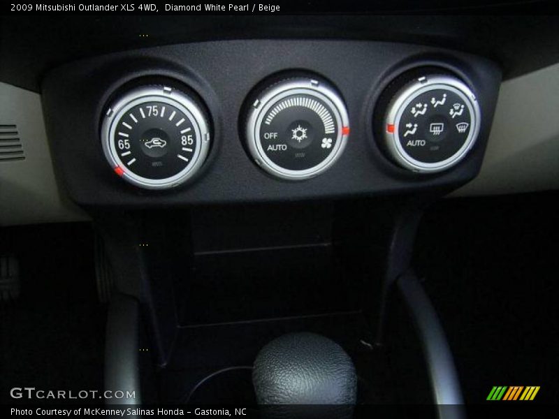 Diamond White Pearl / Beige 2009 Mitsubishi Outlander XLS 4WD