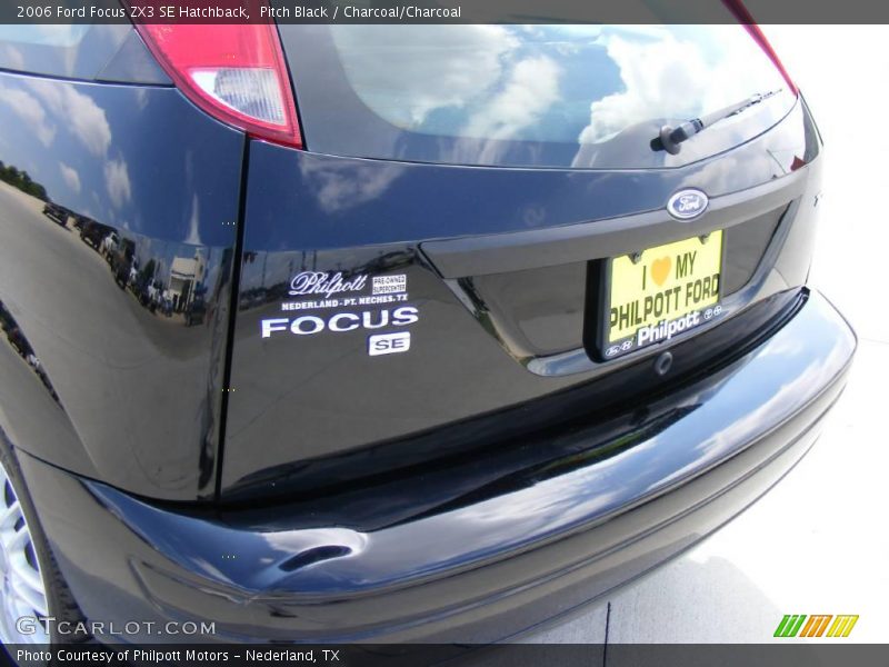Pitch Black / Charcoal/Charcoal 2006 Ford Focus ZX3 SE Hatchback