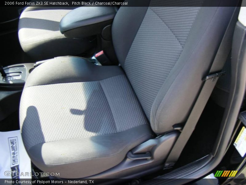 Pitch Black / Charcoal/Charcoal 2006 Ford Focus ZX3 SE Hatchback