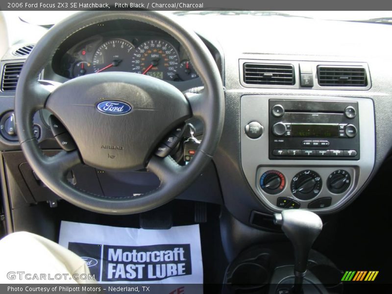 Pitch Black / Charcoal/Charcoal 2006 Ford Focus ZX3 SE Hatchback