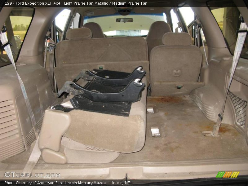 Light Prairie Tan Metallic / Medium Prairie Tan 1997 Ford Expedition XLT 4x4