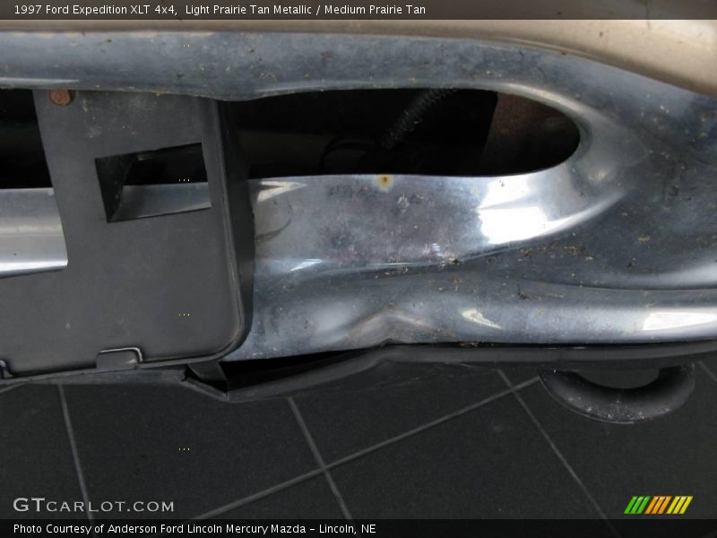 Light Prairie Tan Metallic / Medium Prairie Tan 1997 Ford Expedition XLT 4x4