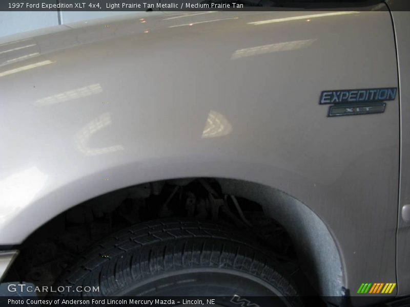 Light Prairie Tan Metallic / Medium Prairie Tan 1997 Ford Expedition XLT 4x4