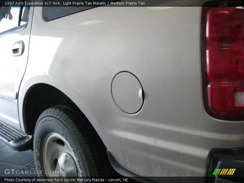 Light Prairie Tan Metallic / Medium Prairie Tan 1997 Ford Expedition XLT 4x4
