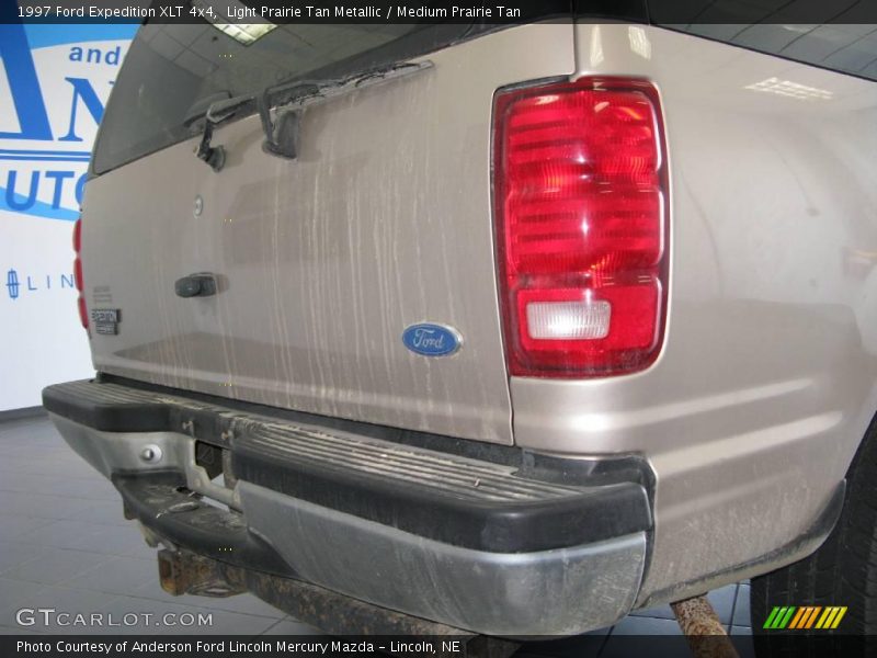 Light Prairie Tan Metallic / Medium Prairie Tan 1997 Ford Expedition XLT 4x4