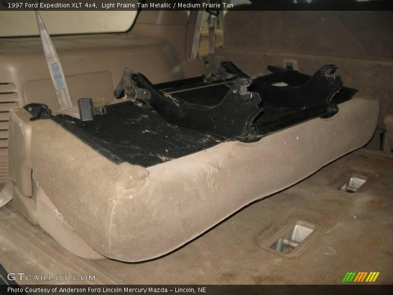 Light Prairie Tan Metallic / Medium Prairie Tan 1997 Ford Expedition XLT 4x4