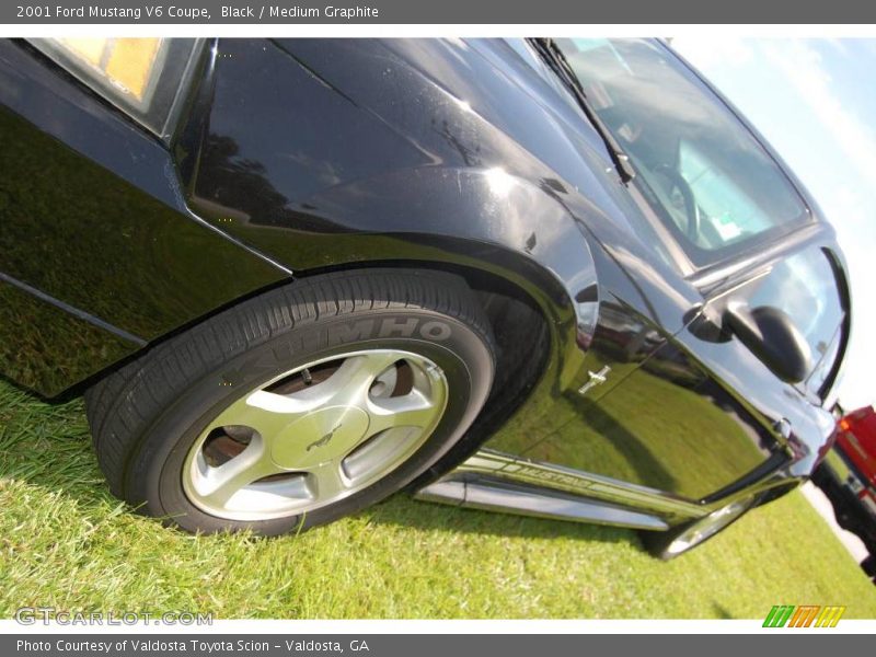 Black / Medium Graphite 2001 Ford Mustang V6 Coupe