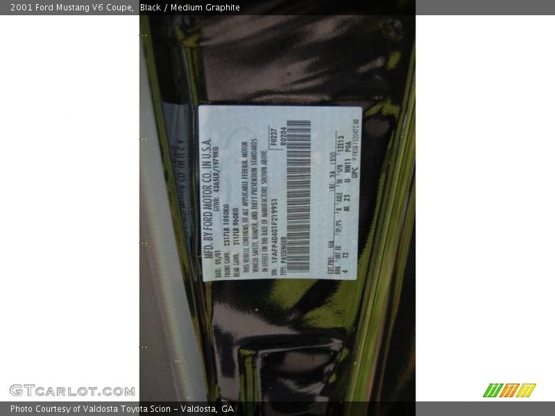 Black / Medium Graphite 2001 Ford Mustang V6 Coupe
