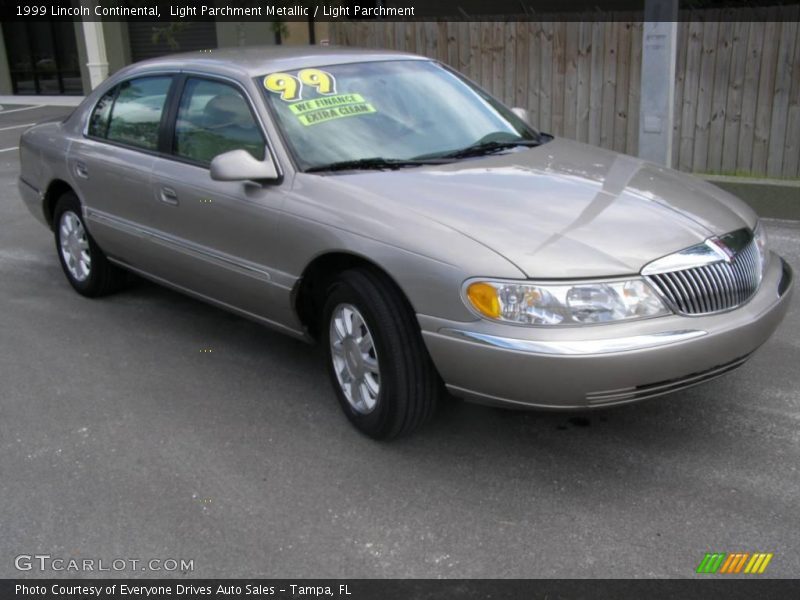 Light Parchment Metallic / Light Parchment 1999 Lincoln Continental