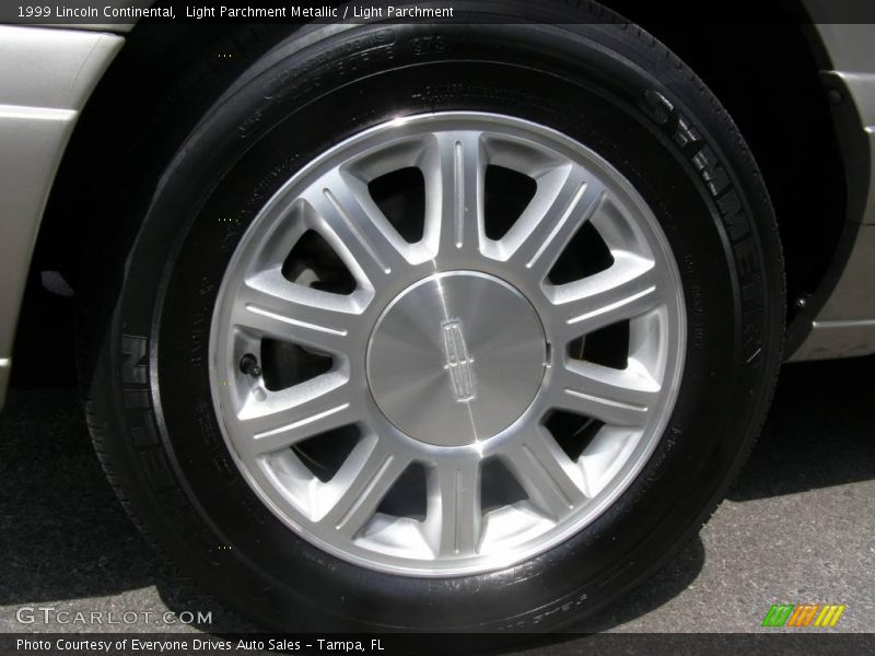 Light Parchment Metallic / Light Parchment 1999 Lincoln Continental