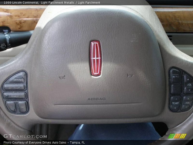 Light Parchment Metallic / Light Parchment 1999 Lincoln Continental