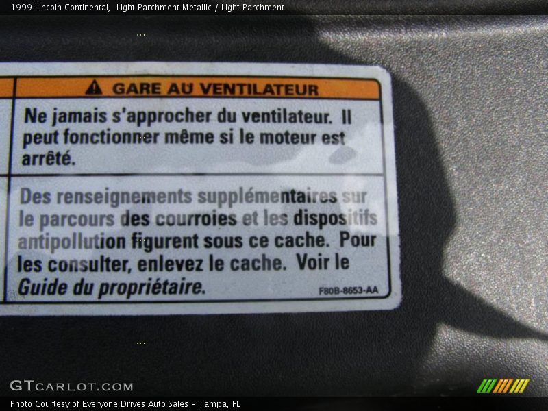 Light Parchment Metallic / Light Parchment 1999 Lincoln Continental