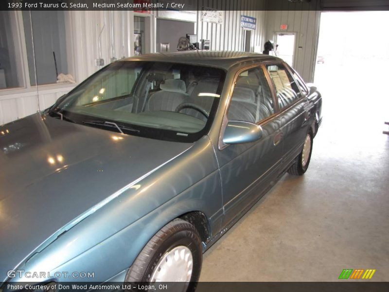 Medium Seafoam Metallic / Grey 1993 Ford Taurus GL Sedan