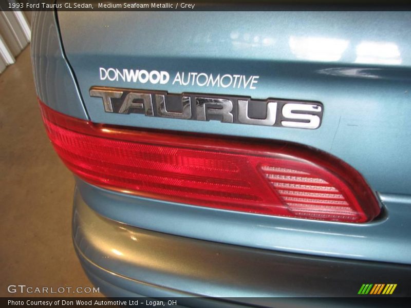 Medium Seafoam Metallic / Grey 1993 Ford Taurus GL Sedan