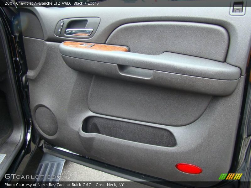 Black / Ebony 2007 Chevrolet Avalanche LTZ 4WD