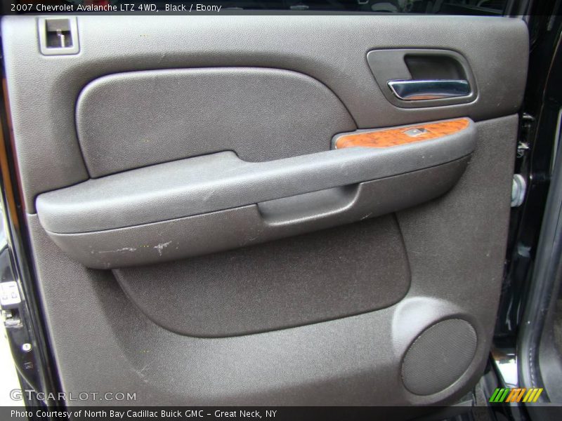 Black / Ebony 2007 Chevrolet Avalanche LTZ 4WD