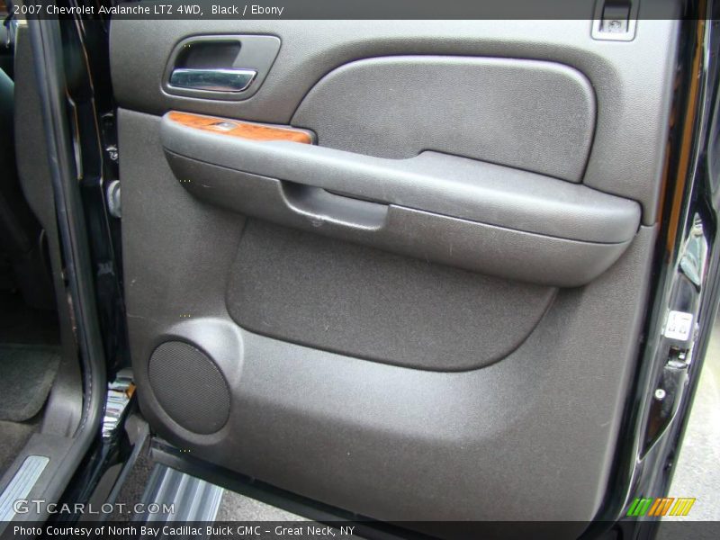 Black / Ebony 2007 Chevrolet Avalanche LTZ 4WD