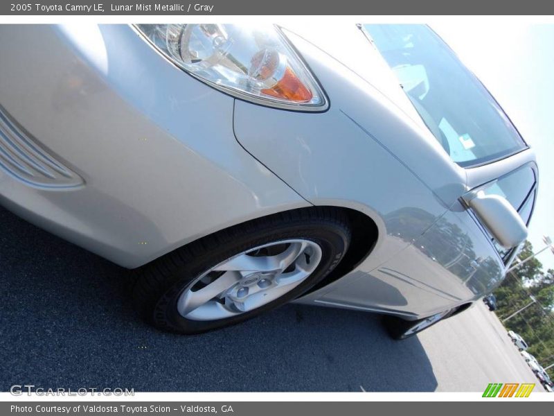Lunar Mist Metallic / Gray 2005 Toyota Camry LE