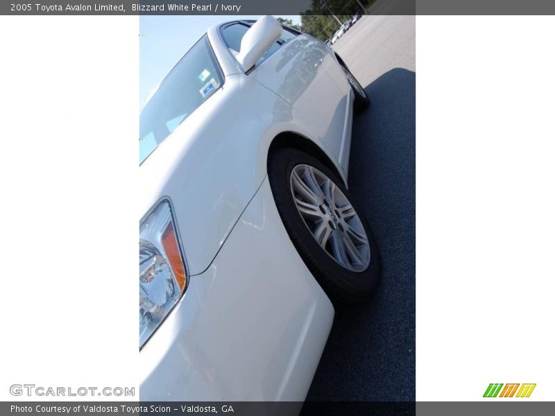 Blizzard White Pearl / Ivory 2005 Toyota Avalon Limited