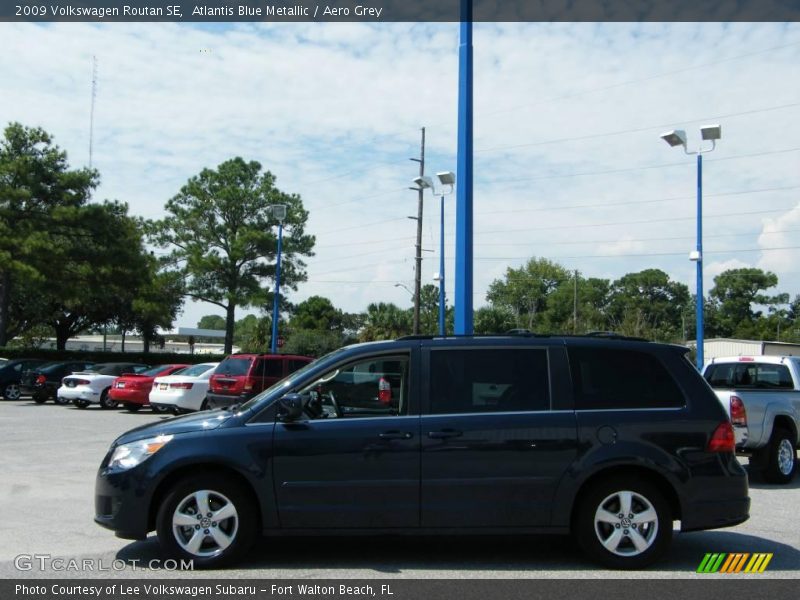 Atlantis Blue Metallic / Aero Grey 2009 Volkswagen Routan SE