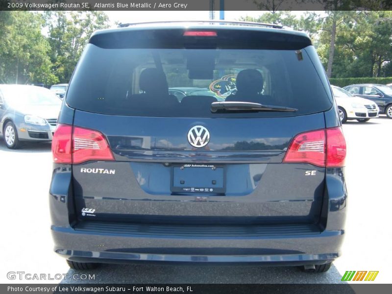 Atlantis Blue Metallic / Aero Grey 2009 Volkswagen Routan SE