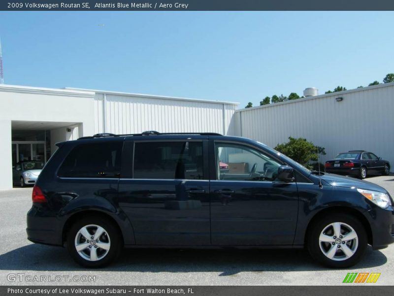 Atlantis Blue Metallic / Aero Grey 2009 Volkswagen Routan SE