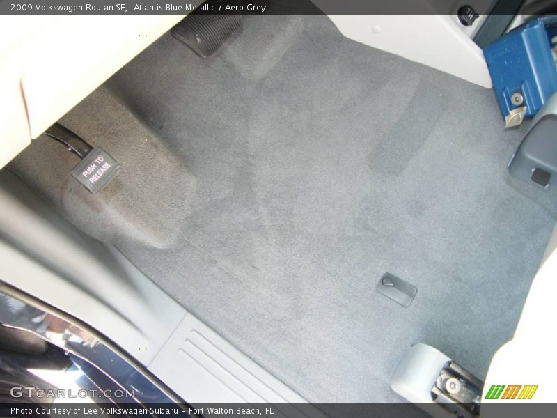 Atlantis Blue Metallic / Aero Grey 2009 Volkswagen Routan SE