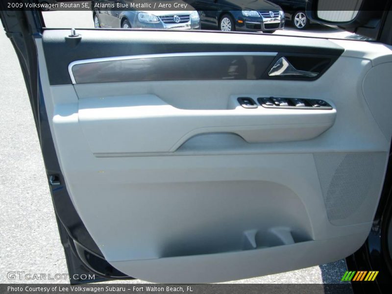 Atlantis Blue Metallic / Aero Grey 2009 Volkswagen Routan SE