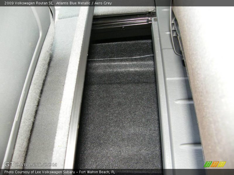 Atlantis Blue Metallic / Aero Grey 2009 Volkswagen Routan SE