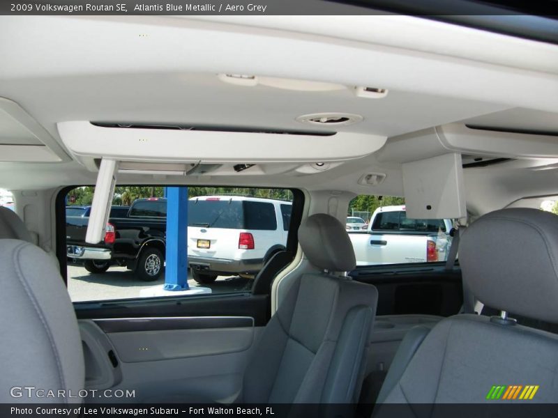 Atlantis Blue Metallic / Aero Grey 2009 Volkswagen Routan SE