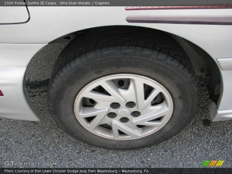 Ultra Silver Metallic / Graphite 2000 Pontiac Sunfire SE Coupe